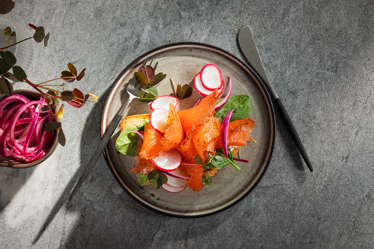 laksesmørbrød med kremost og røkelaks